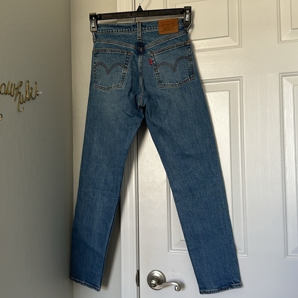 Levi's Wedgie Icon Fit Jeans - Picture 9 of 9